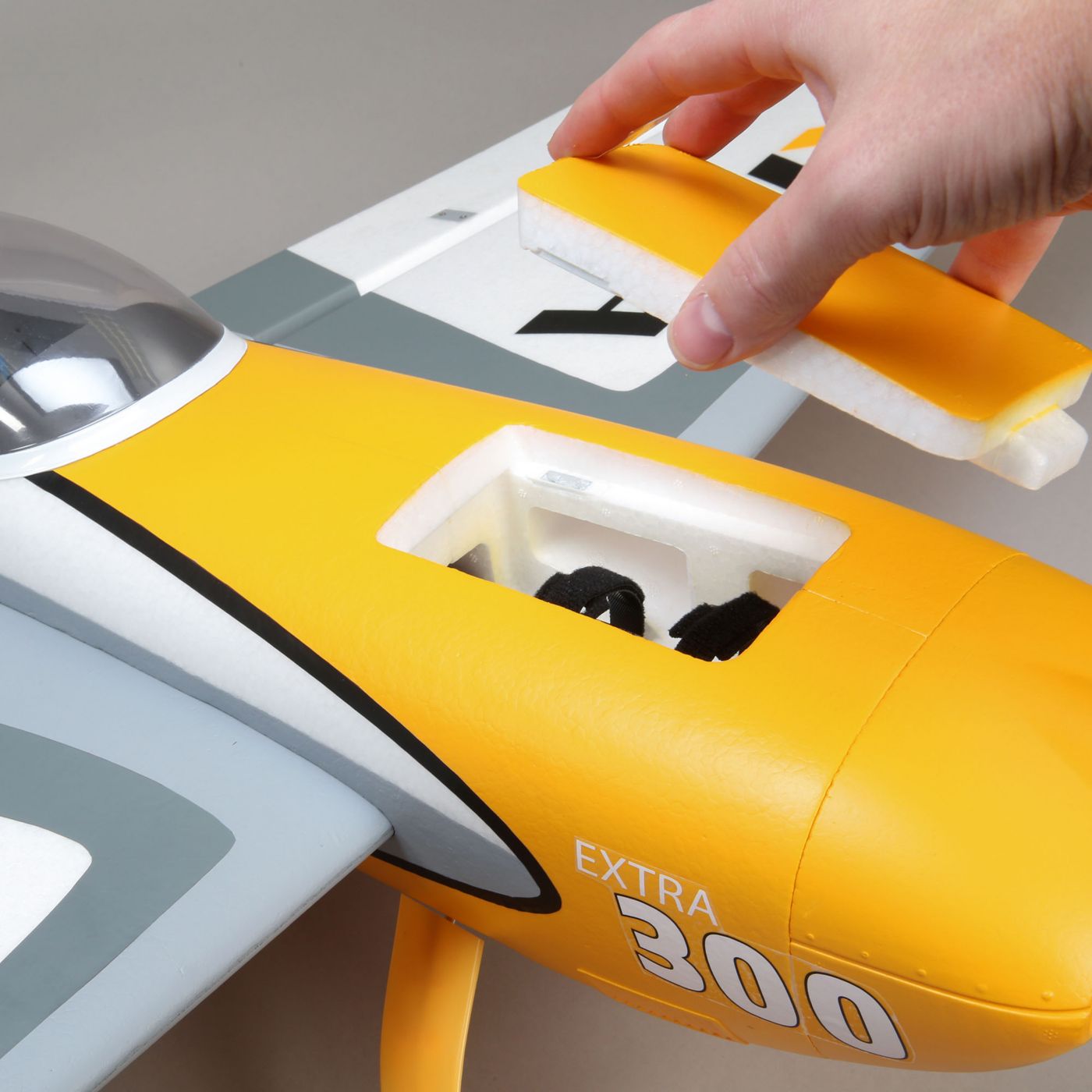 EFlite Extra 300 1.3m BNF Bsc met AS3X en SAFE Selct EFL115500