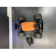 nette traxxas summit 1/8 met licht en t-bone voor-achterbumper