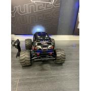 nette traxxas summit 1/8 met licht en t-bone voor-achterbumper