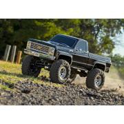 Traxxas zwart TRX-4 Scale and Trail Crawler met Chevrolet K10 Truck Body uit 1979: 4WD elektrische truck met TQi Traxxas