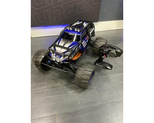 nette traxxas summit 1/8 met licht en t-bone voor-achterbumper